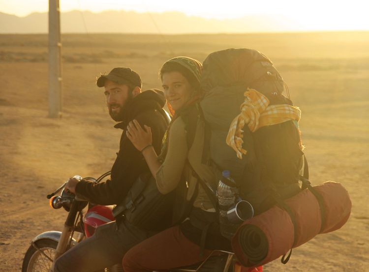 PR 14 Wir leihen uns Motorr輐er in der iranischen Wte, Dezember 2013.jpg