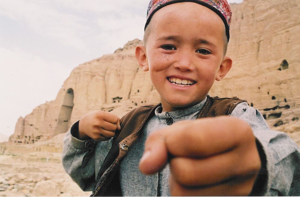 https://viewpoint.pts.org.tw/cms/uploads/large_119_August_02_MMY_CHILDHOOD_MY_COUNTRY_MIR_IN_BAMIYAN_key_image_Seventh_Art_Productions_7836c33b96.jpg
