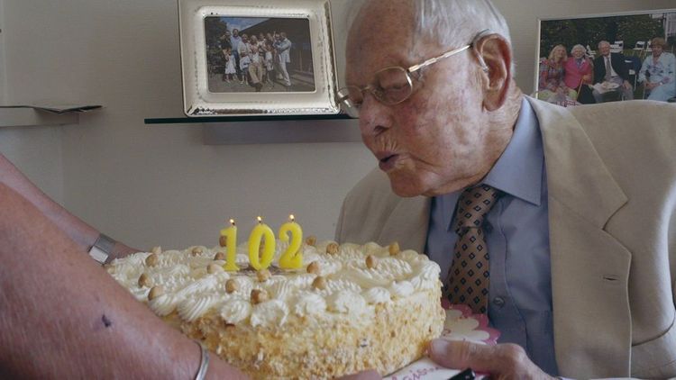 我不老，我才100歲
